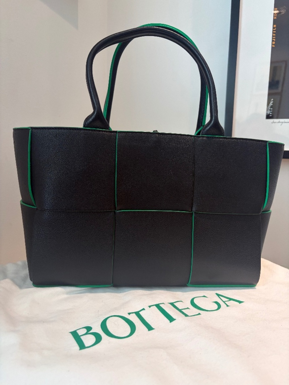 Bottega Veneta Leather Small Arco Tote Black and Green